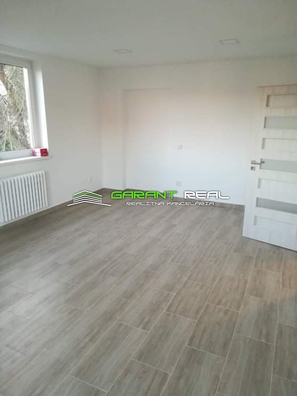 GARANT REAL - prenájom kancelársky / obchodný priestor, 25 m2, Dukelská ulica, Giraltovce