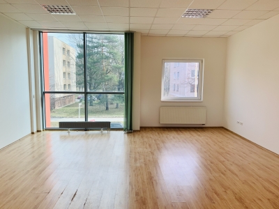 GARANT REAL - prenájom klimatizovaná kancelária, alebo priestor na služby, 50 m2, Prešov, Sídlisko III, Volgogradská ul.