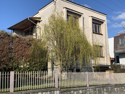 GARANT REAL predaj 3-podlažný, 5-izbový rodinný dom po rekonštrukcii, 837 m2 pozemok, Prešov, Šidlovec, Slnečná ulica