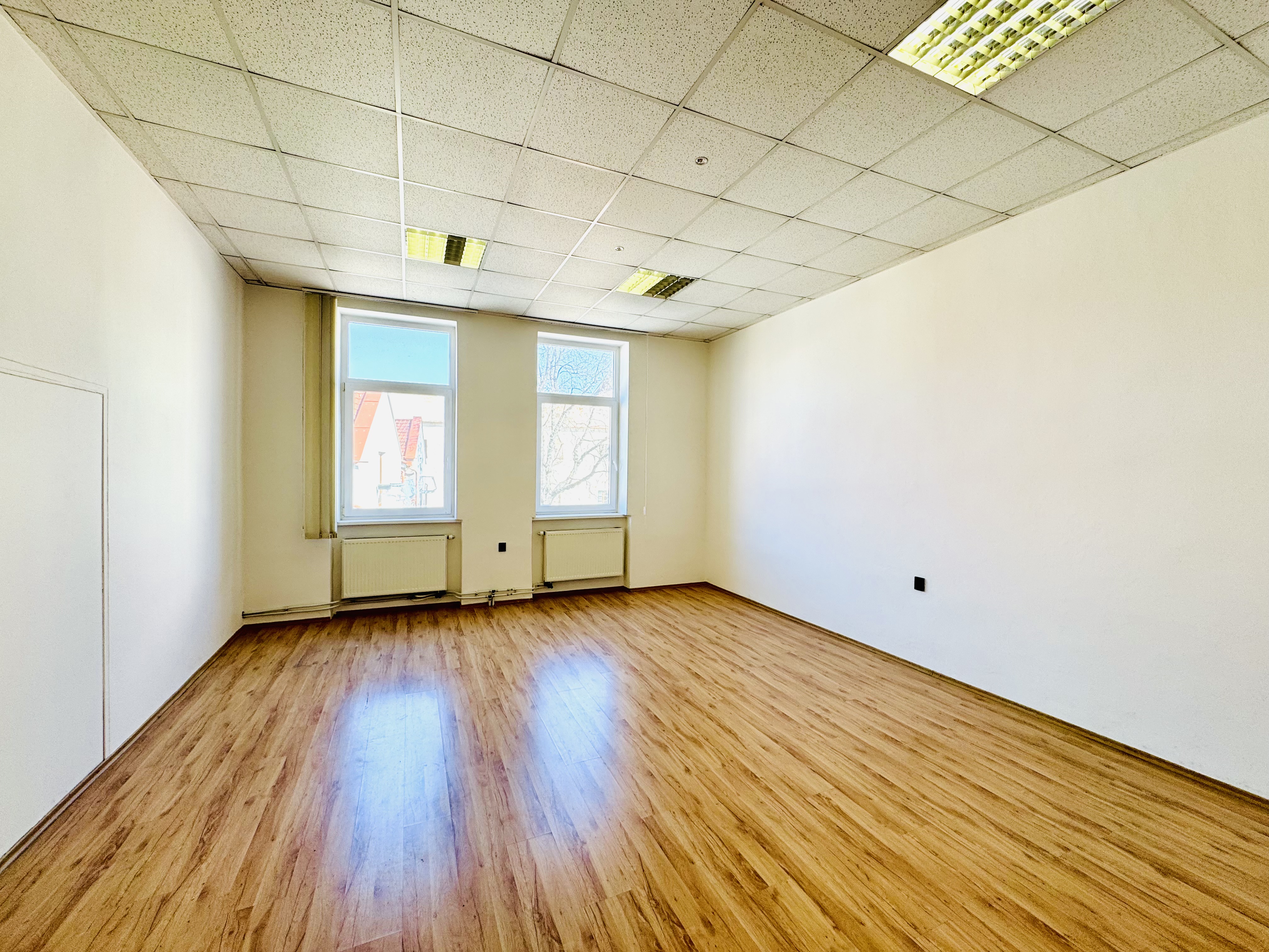 GARANT REAL - prenájom kancelária 30 m2,  Prešov, Františkánske námestie