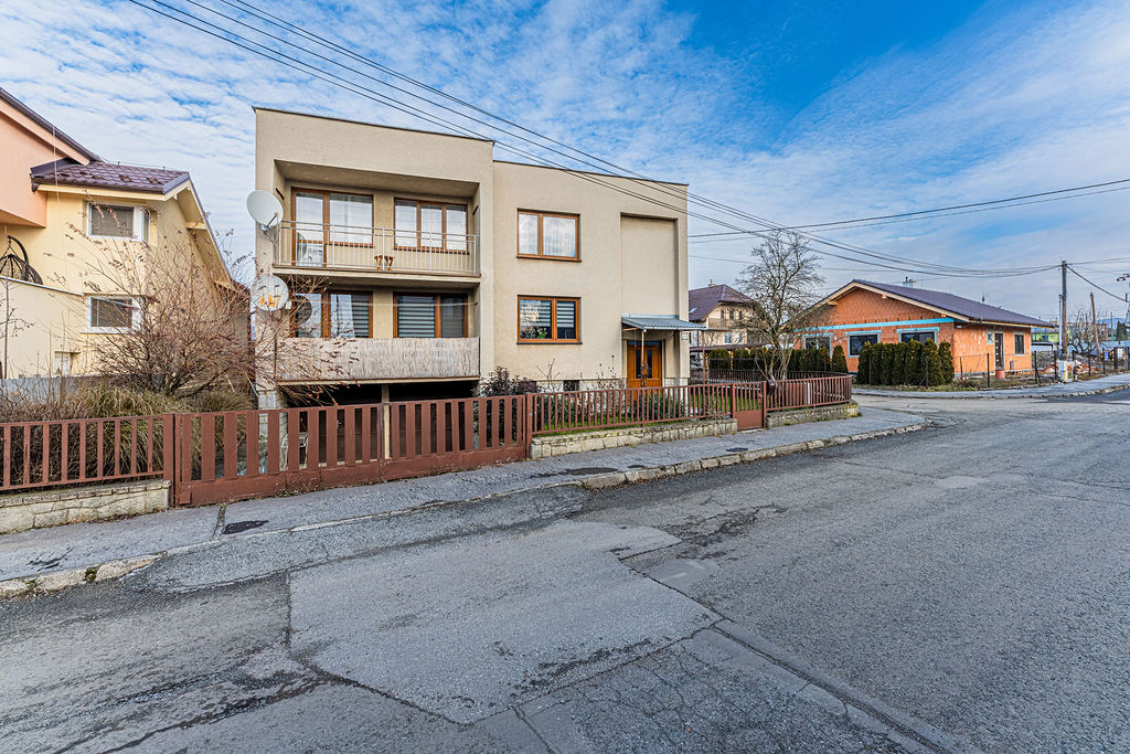 GARANT REAL - predaj 4-izbový byt v rodinnom dome, 105 m2, so záhradou 300 m2 a prístreškom na parkovanie, Prešov, Nižná Šebastová