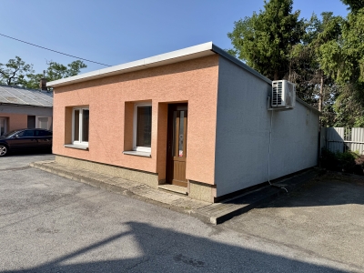 GARANT REAL - prenájom klimatizovaný obchodný priestor 50 m2, resp. priestor na služby, s parkovaním, Prešov, Masarykova ul.
