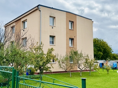 GARANT REAL predaj 3-izbový tehlový byt 50 m2, so samostatným kúrením, so záhradkou a garážou, Veľký Šariš, Matice slovenskej