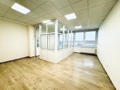 GARANT REAL - prenájom kancelária 43 m2 na 3. poschodí v kompletne novo zrekonštruovanej administratívnej budove,  Prešov, Jarková 14