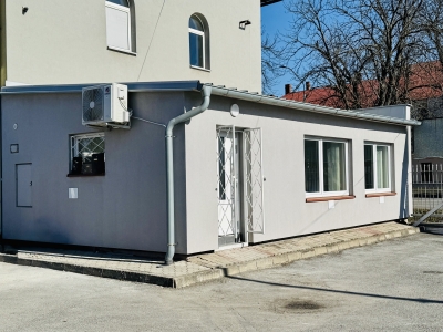 GARANT REAL - prenájom zrekonštruovaný klimatizovaný obchodný priestor 50 m2, resp. priestor na služby s parkovaním, Prešov, Masarykova ul.
