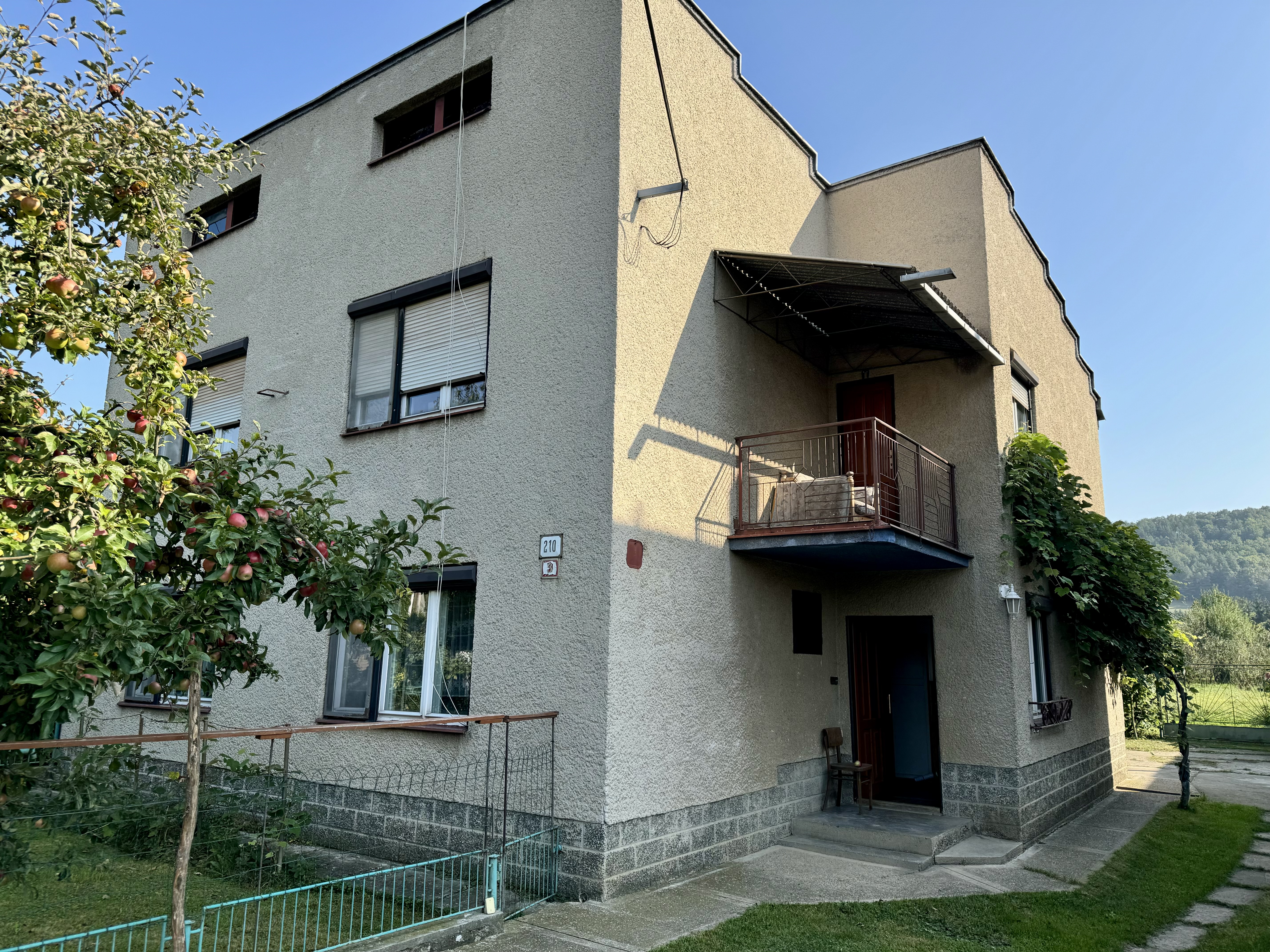 GARANT REAL predaj 2-podlažný rodinný dom dvojgeneračný, s garážou, pozemok 1891 m2, Svinia, okr. Prešov